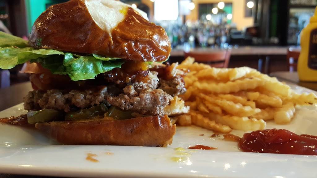 McGeorges Pub | restaurant | 415 George St, De Pere, WI 54115, USA | 9206767677 OR +1 920-676-7677