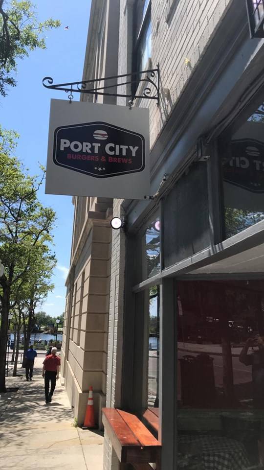 Port City Burgers and Brews | restaurant | 11 Market St, Wilmington, NC 28401, USA | 9107690755 OR +1 910-769-0755