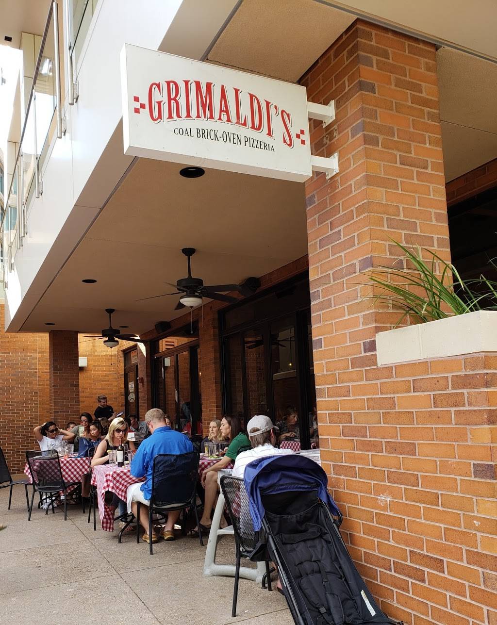 Grimaldis Pizzeria | restaurant | 20 Waterway Ave #100, The Woodlands, TX 77380, USA | 2814653500 OR +1 281-465-3500