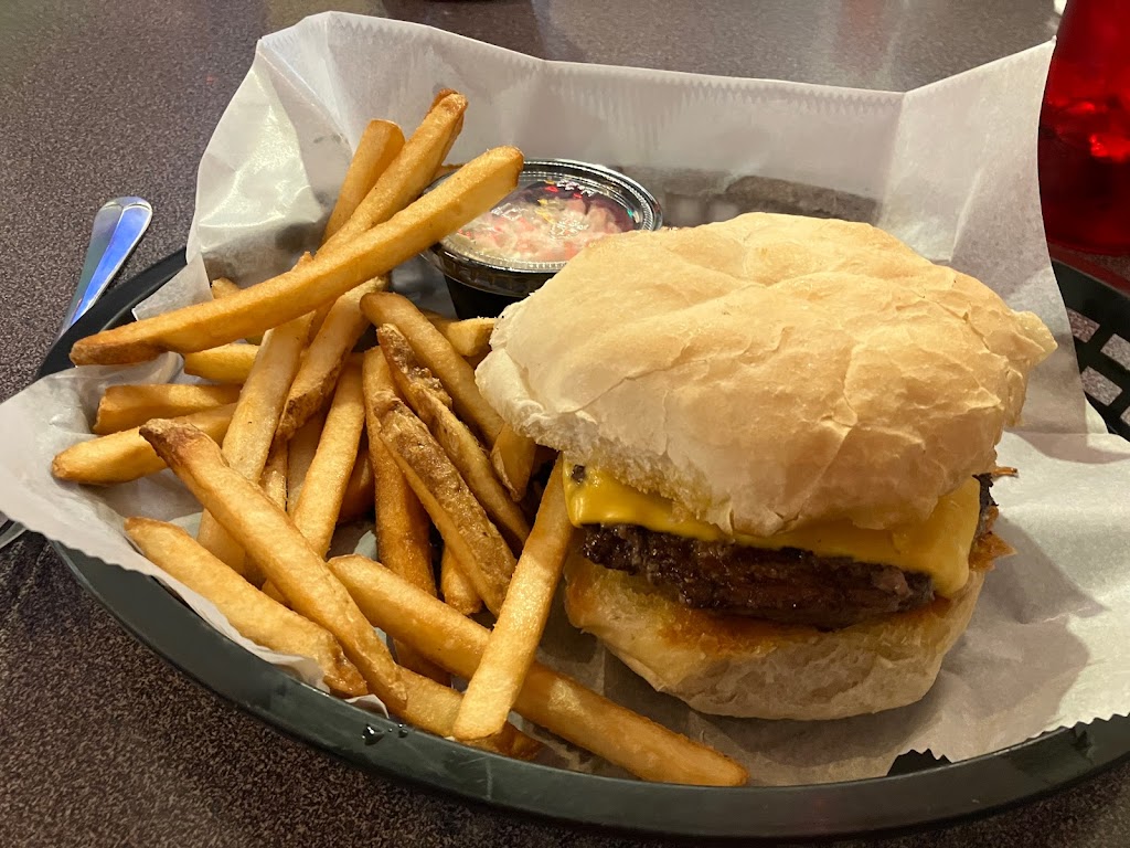 Roxeys Bar & Grill | restaurant | 411 River St, Ontonagon, MI 49953, USA | 9068846109 OR +1 906-884-6109