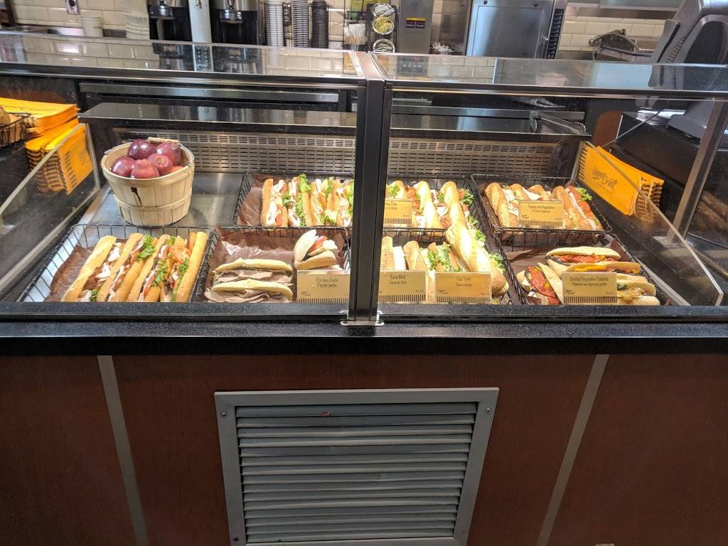 Upper Crust | meal takeaway | 6301 Silver Dart Dr, Mississauga, ON L4W 1S9, Canada | 4167762849 OR +1 416-776-2849