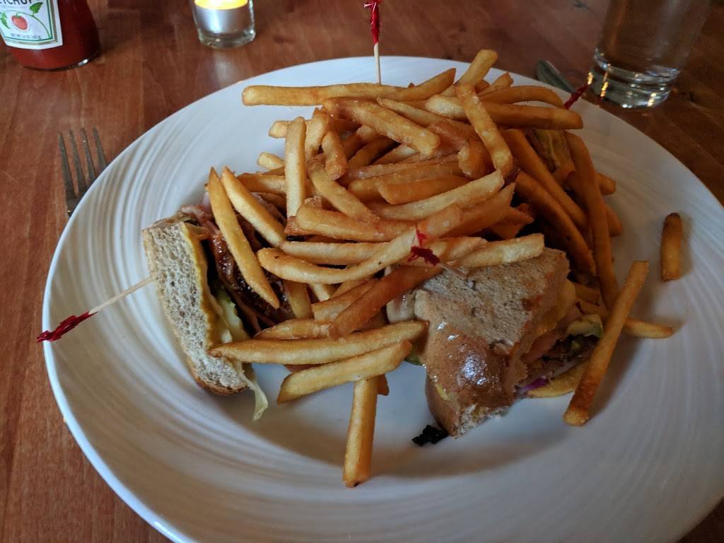 The Gryphon | restaurant | 131 Main St, Burlington, VT 05401, USA | 8024895699 OR +1 802-489-5699