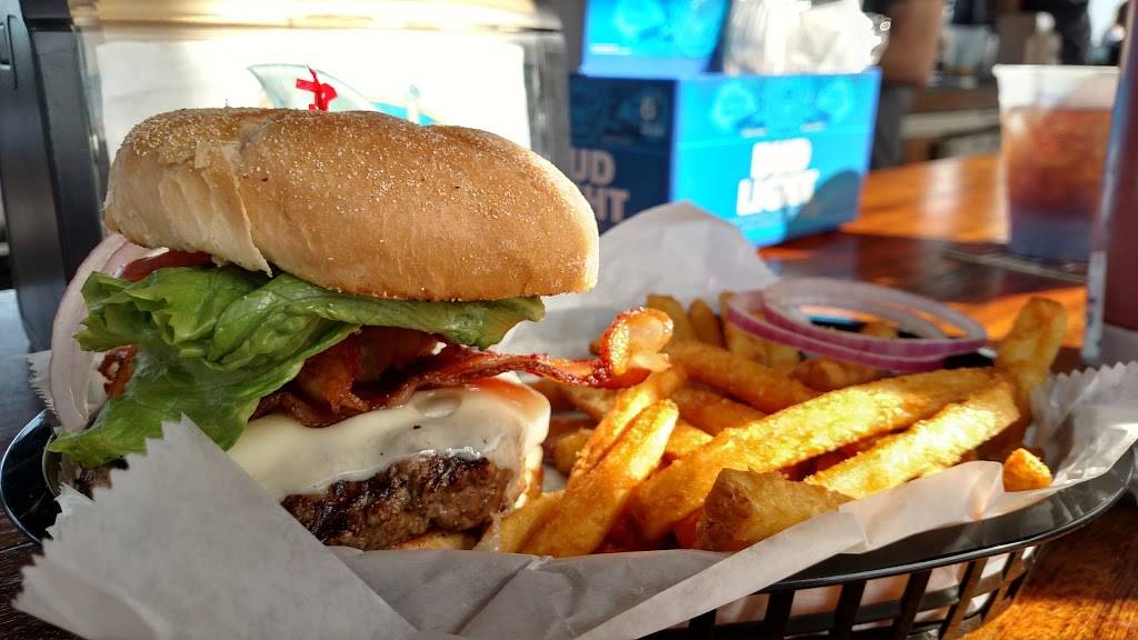 Finns Beachside Pub | restaurant | 101 N Ocean Shore Blvd, Flagler Beach, FL 32136, USA | 3864397755 OR +1 386-439-7755