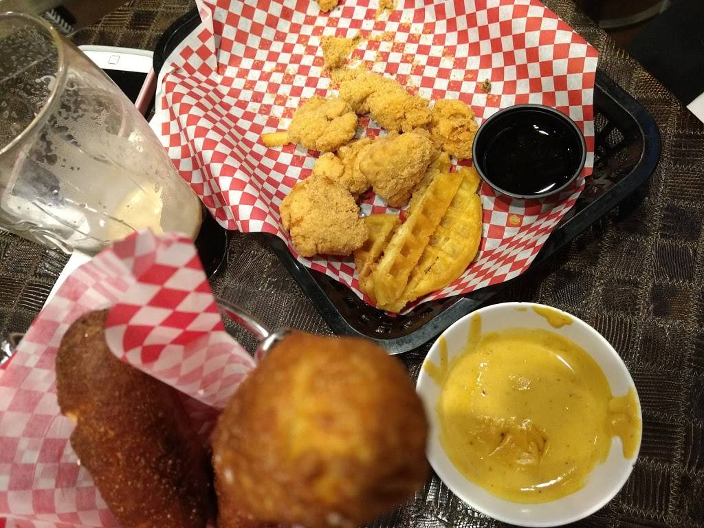 Heroes Pub & Grub | restaurant | 5940 W Union Hills Dr, Glendale, AZ 85308, USA | 6025883000 OR +1 602-588-3000