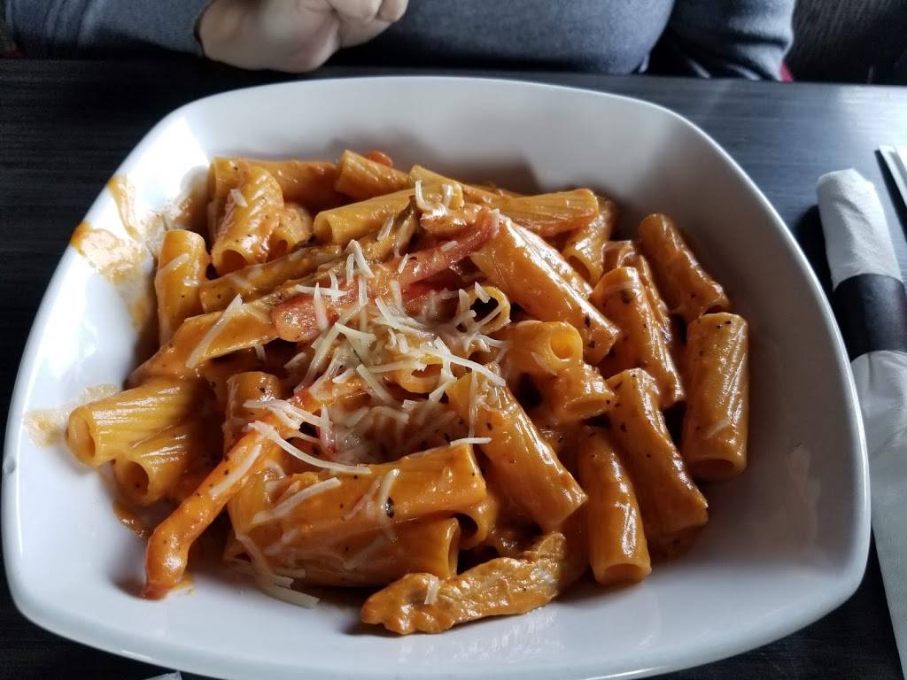 Grand Tavern | restaurant | 35450 Grand River Ave, Farmington, MI 48335, USA | 2484765700 OR +1 248-476-5700