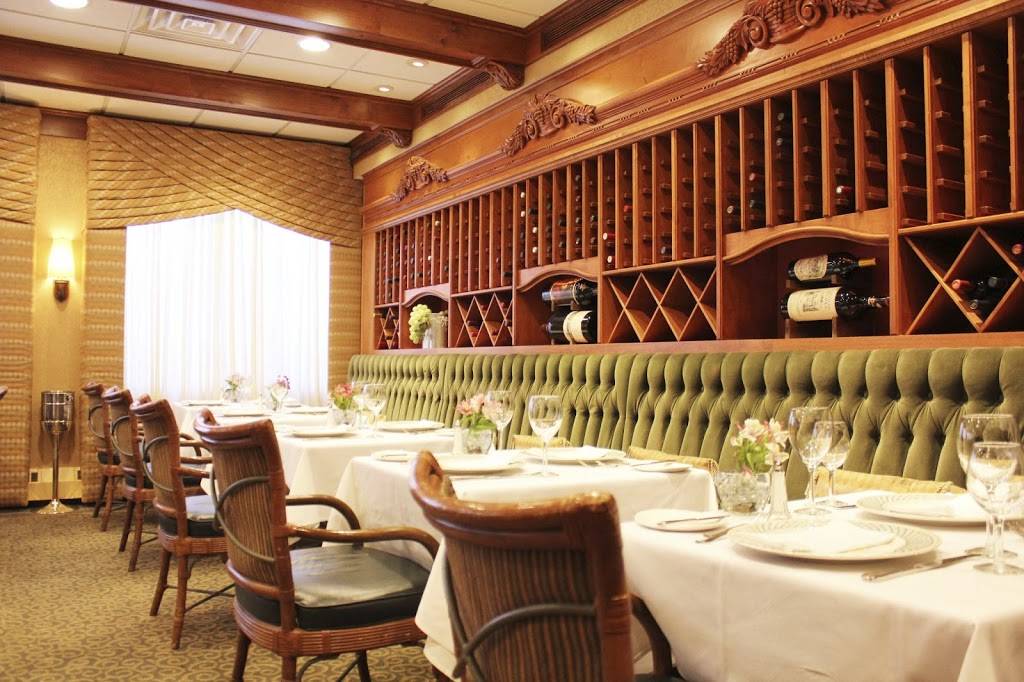 Giovannis | restaurant | 25550 Chagrin Blvd, Beachwood, OH 44122, USA | 2168318625 OR +1 216-831-8625