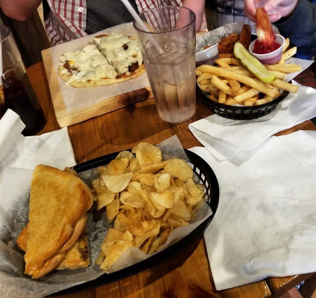 Books & Brews | restaurant | 65 Boone Village, Zionsville, IN 46077, USA | 3173440365 OR +1 317-344-0365