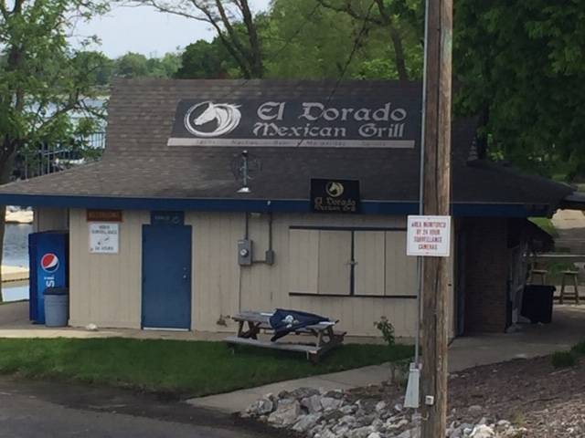 Sunsetters Waterfront Bar and Grill (Seasonal) | restaurant | 17 Waters Edge Blvd, Springfield, IL 62712, USA | 2174833625 OR +1 217-483-3625