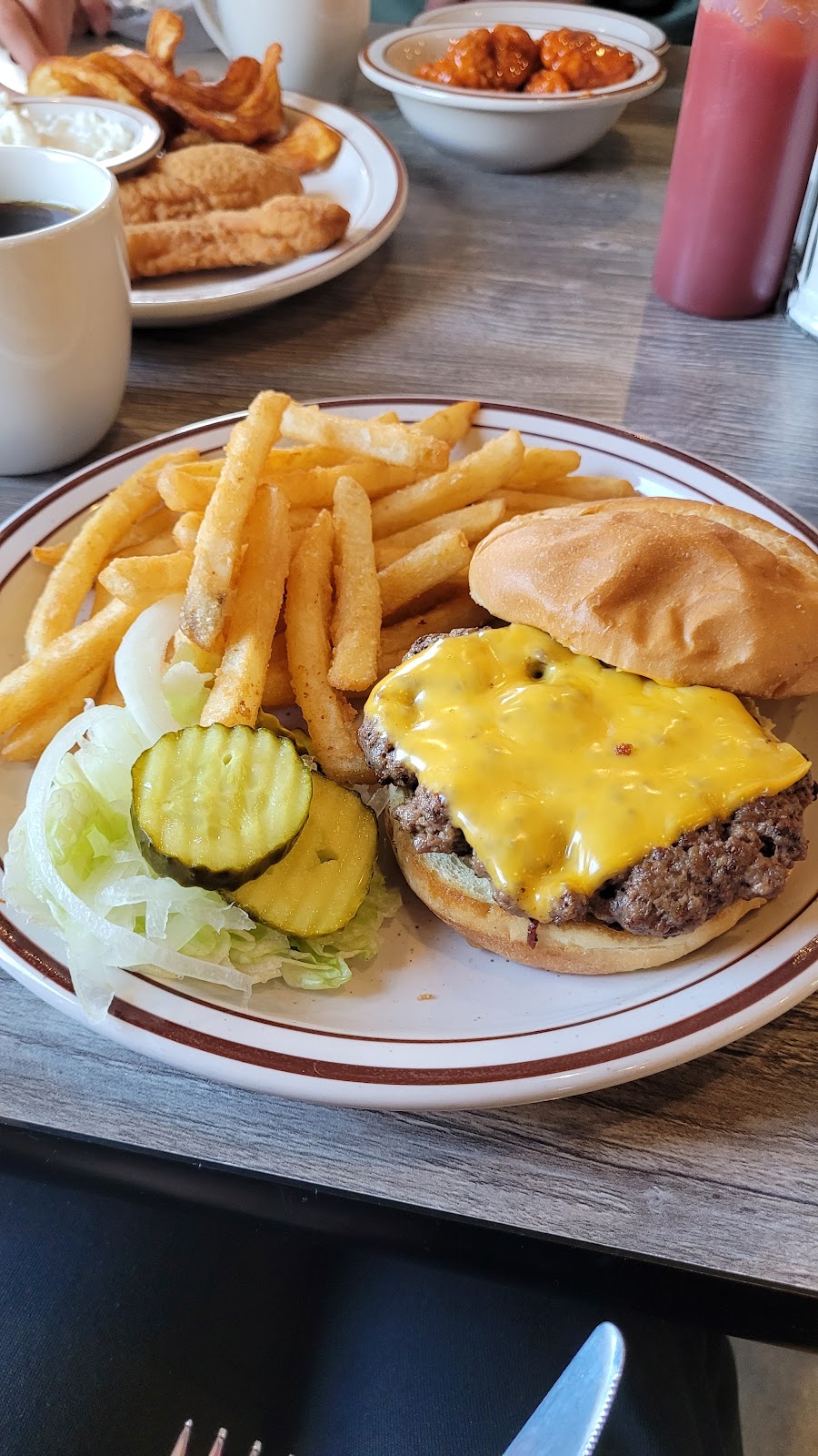 D’s Country Kitchen | restaurant | S Outer Rd 60, Ellsinore, MO 63937, USA | 5733220388 OR +1 573-322-0388