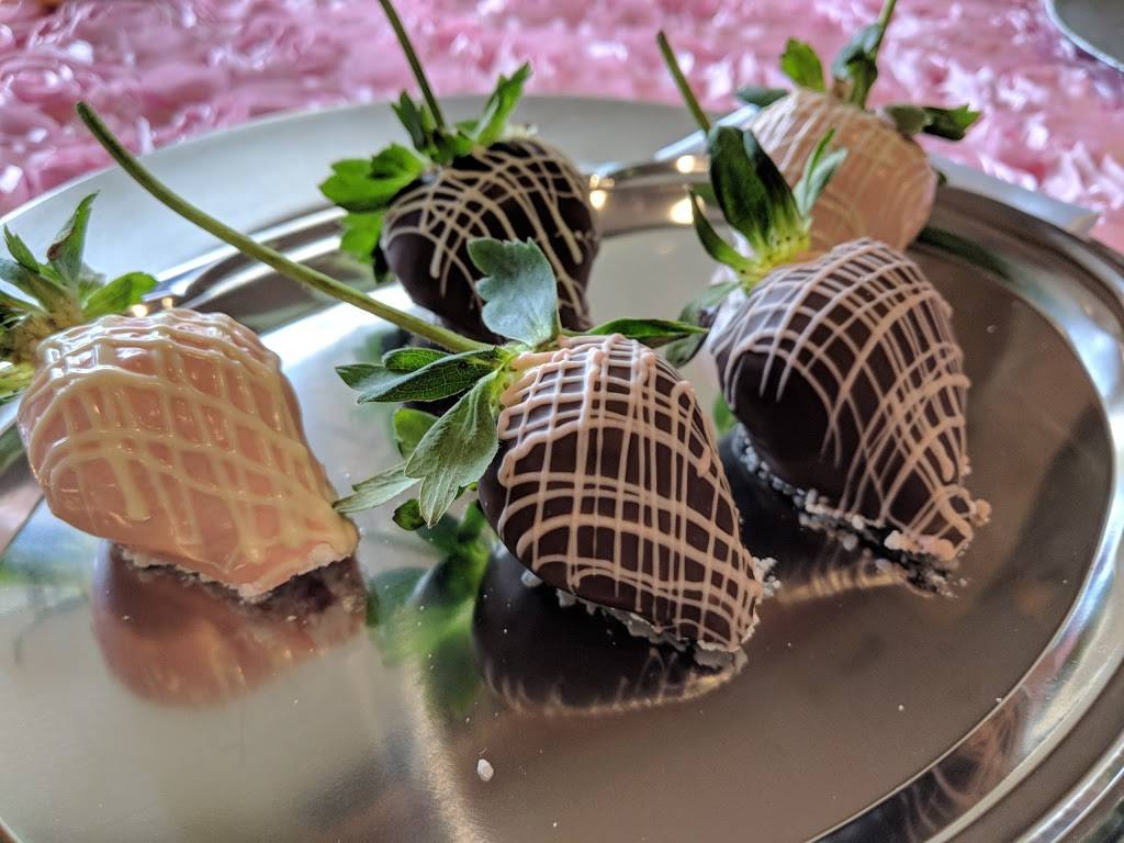 East! Japanese Kitchen Bar & Grill | restaurant | 2701 E Fowler Ave, Tampa, FL 33612, USA | 8134257960 OR +1 813-425-7960