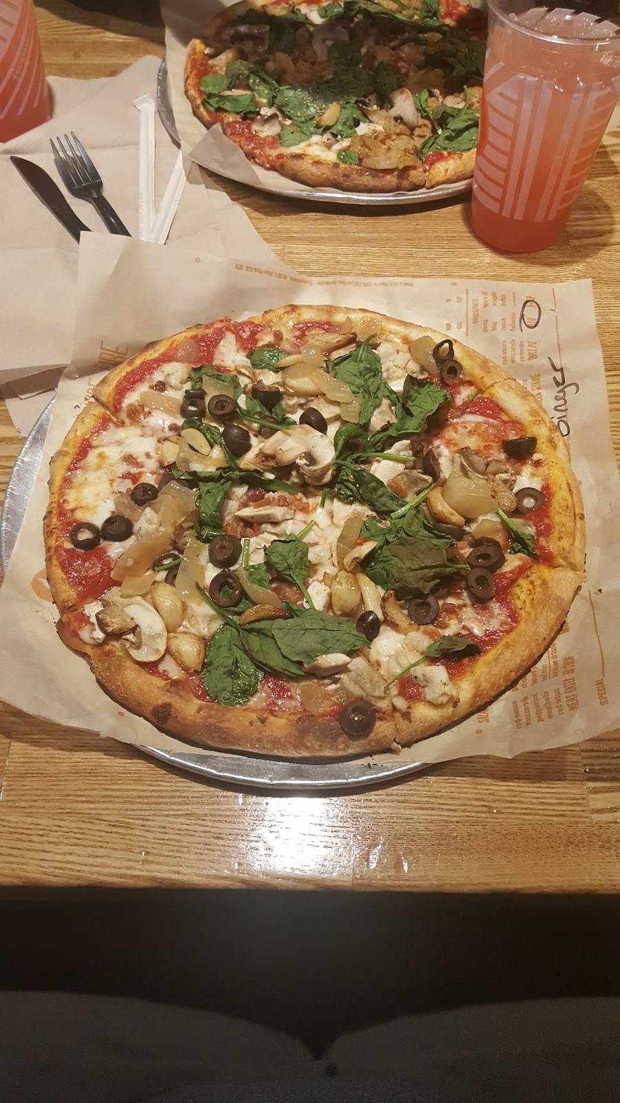 Blaze Pizza | meal takeaway | 4999 Old Orchard Shopping Center, Skokie, IL 60077, USA | 8472649260 OR +1 847-264-9260