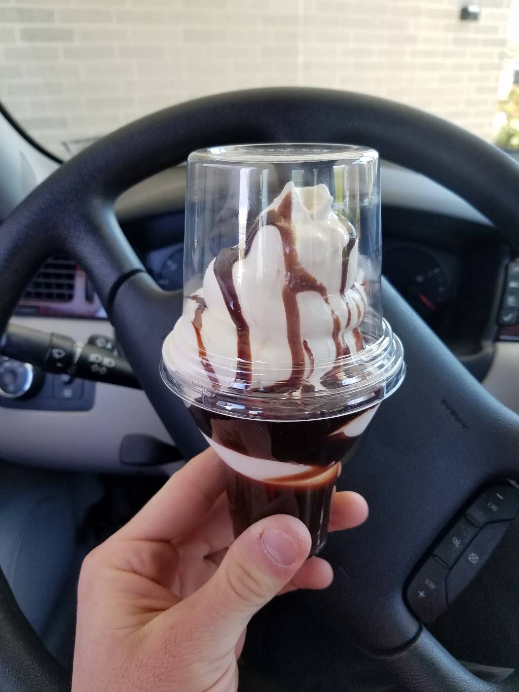 Sonic Drive-In | restaurant | 3851 Elm St, St Charles, MO 63301, USA | 6369250044 OR +1 636-925-0044