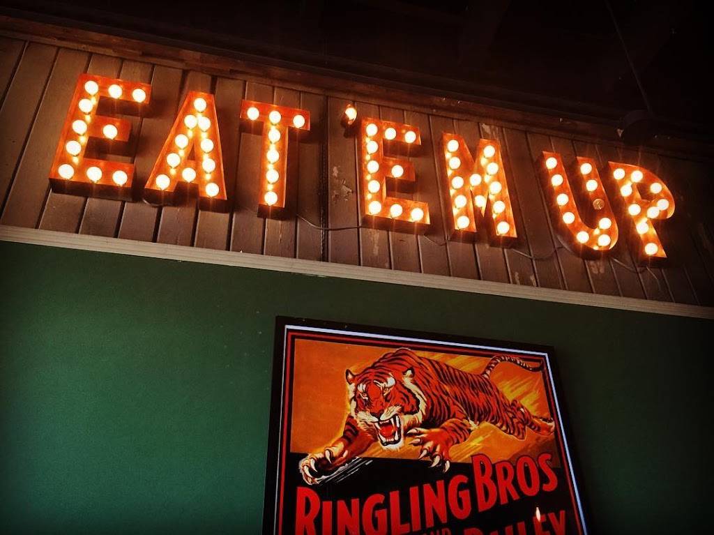 Stache International | restaurant | 1416 E Fisher Service Dr, Detroit, MI 48207, USA | 3139746895 OR +1 313-974-6895