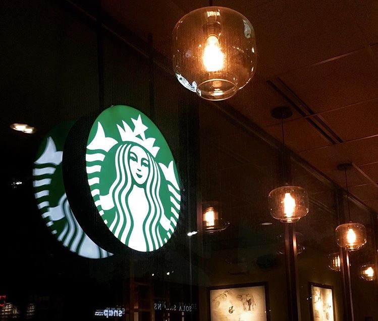 Starbucks | cafe | 100 S NW Hwy, Park Ridge, IL 60068, USA | 8476920435 OR +1 847-692-0435