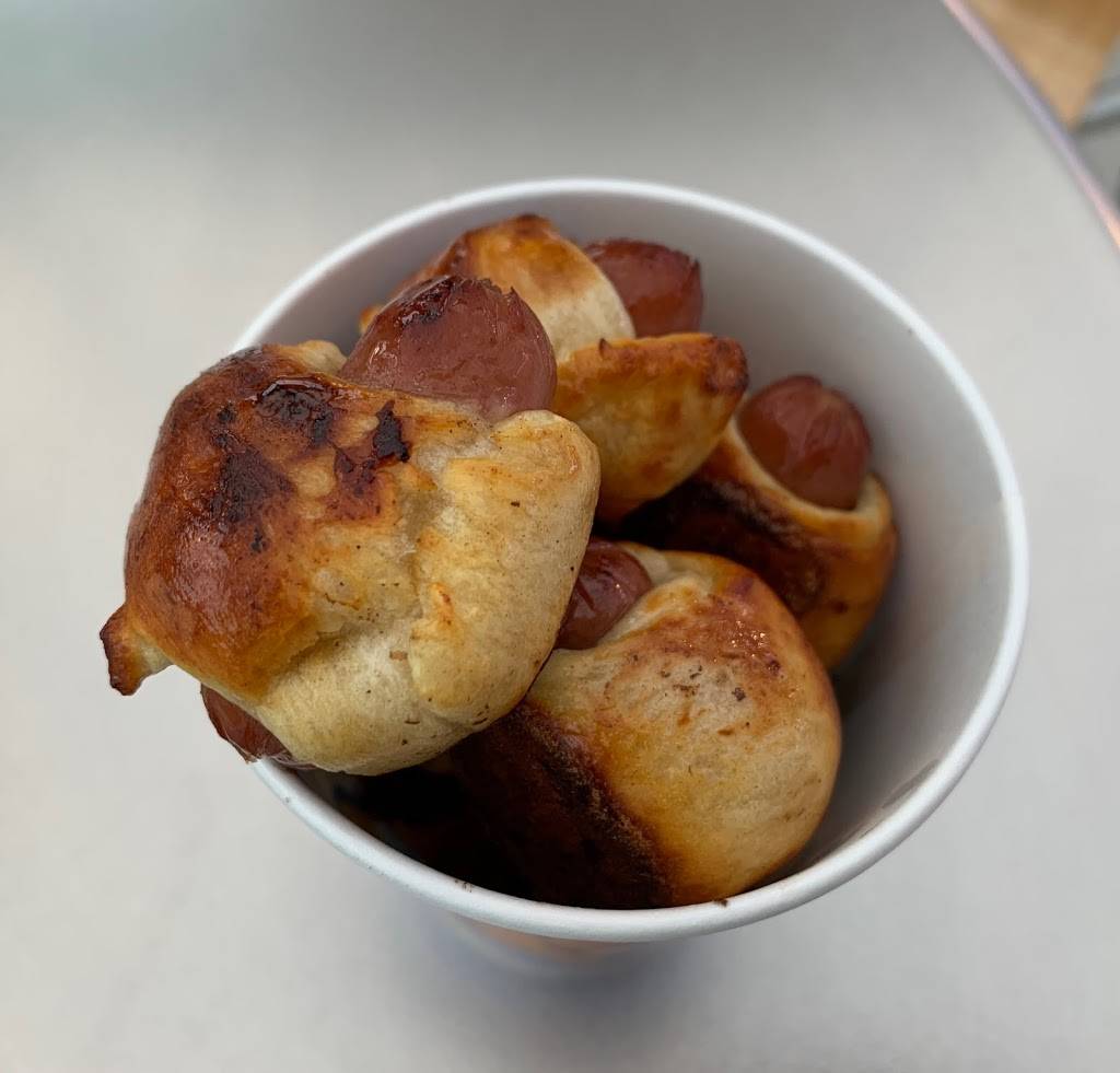 Auntie Annes | cafe | 2626 E Katella Ave, Anaheim, CA 92806, USA | 6572210670 OR +1 657-221-0670