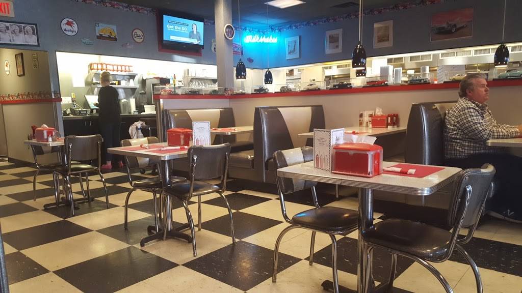 Julios Famous Pizzeria | restaurant | 515 S Oxford Valley Rd, Fairless Hills, PA 19030, USA | 2159454355 OR +1 215-945-4355