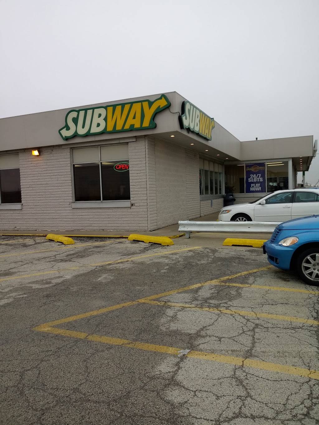 Subway | restaurant | 1401 US-24, Gilman, IL 60938, USA | 8152654004 OR +1 815-265-4004