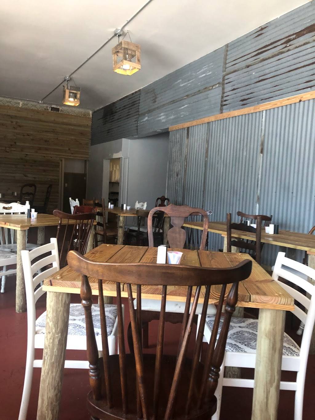 CBs Smokehouse | restaurant | 213 Circle Park Dr, Sebring, FL 33870, USA | 8634021573 OR +1 863-402-1573