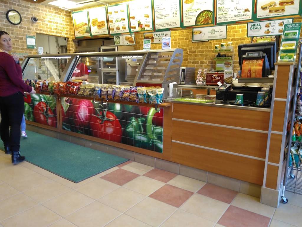 Subway | meal takeaway | 19466 Yonge St, Holland Landing, ON L9N 1L7, Canada | 9052356122 OR +1 905-235-6122