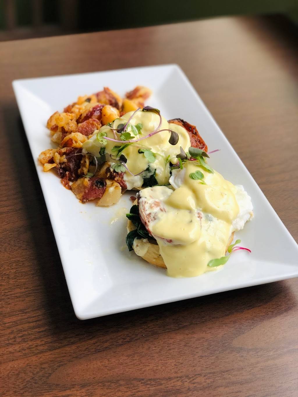 Uptown Food & Spirits | restaurant | 437 Main St, Warren, RI 02885, USA | 4014415460 OR +1 401-441-5460