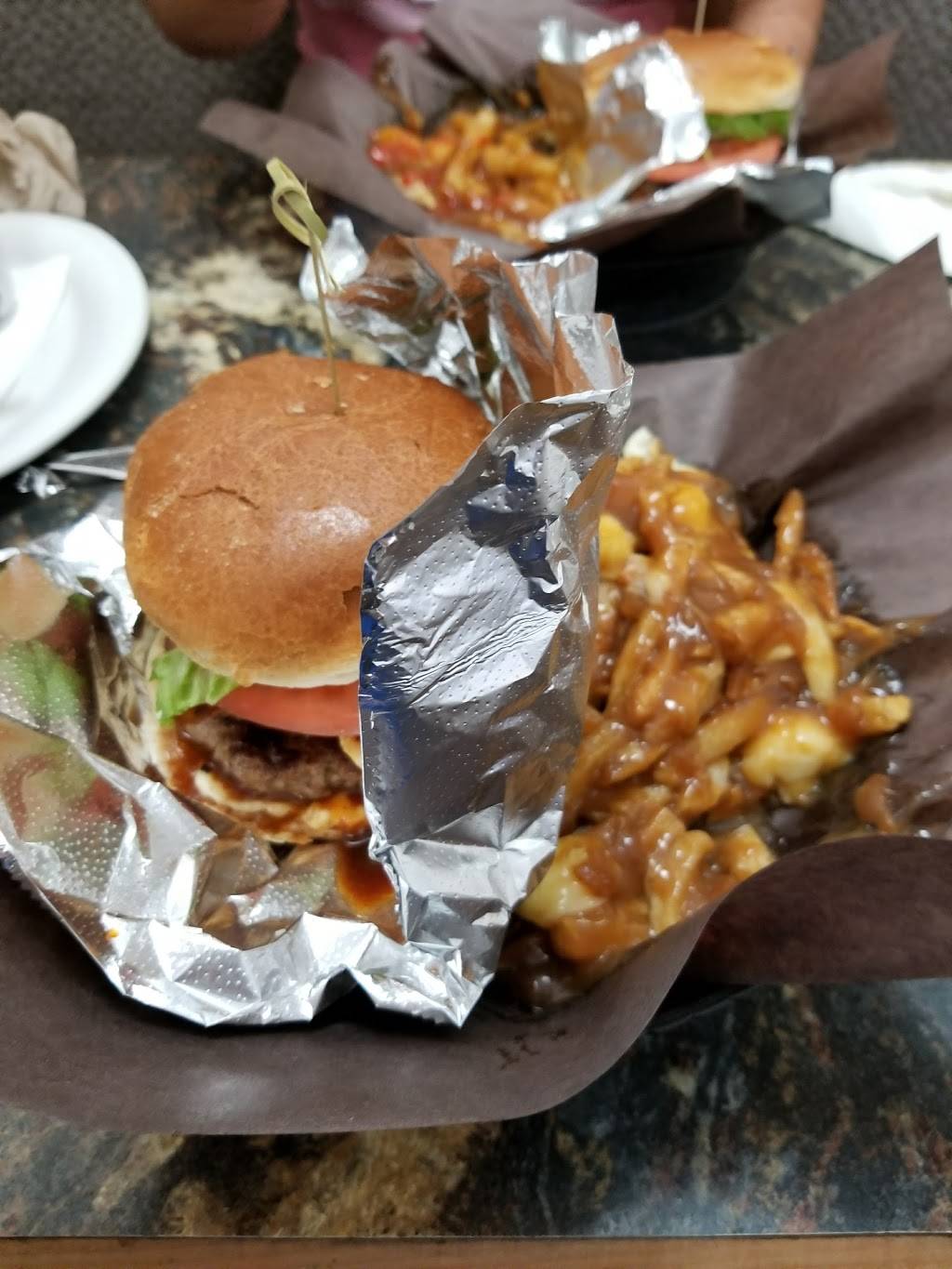 The Burger Shop | restaurant | 309 Ecclestone Dr, Bracebridge, ON P1L 1G6, Canada | 7056450355 OR +1 705-645-0355