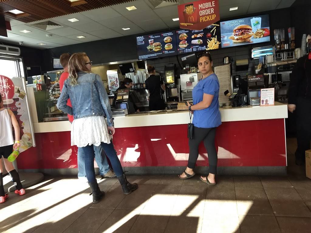 McDonalds | cafe | 57 Bridge St, Lakefield, ON K0L 2H0, Canada | 7056520226 OR +1 705-652-0226