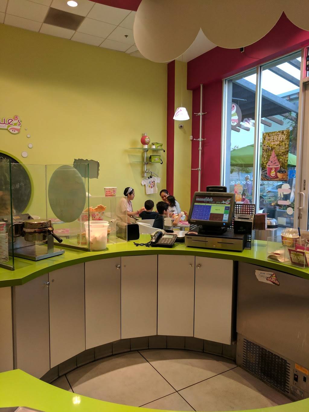 Menchies Frozen Yogurt | bakery | 667 Town Center Dr, Oxnard, CA 93036, USA | 8052781153 OR +1 805-278-1153