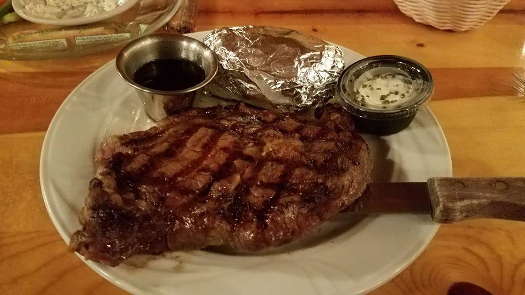 Suzys Steak & Seafood House | restaurant | 2701 County Rd CX, Portage, WI 53901, USA | 6087428400 OR +1 608-742-8400