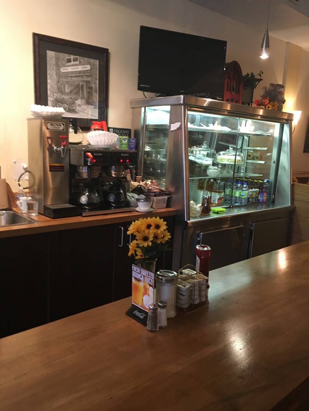 Vienna Restaurant | restaurant | 28 Macdonell St, Guelph, ON N1H 2Z3, Canada | 5192653353 OR +1 519-265-3353