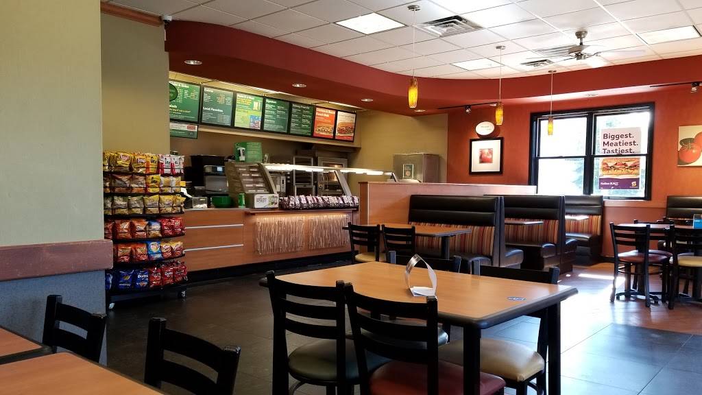 Subway | restaurant | 135 N Market St, Elizabethtown, PA 17022, USA | 7173678585 OR +1 717-367-8585