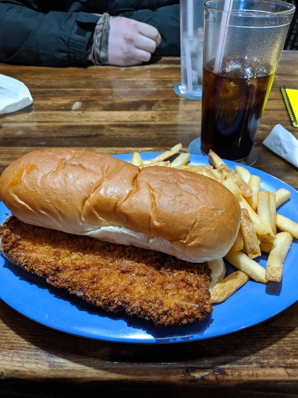 Leftis Neighborhood Bar & Grill | restaurant | 2001 2nd Ave N, Fort Dodge, IA 50501, USA | 5155765338 OR +1 515-576-5338