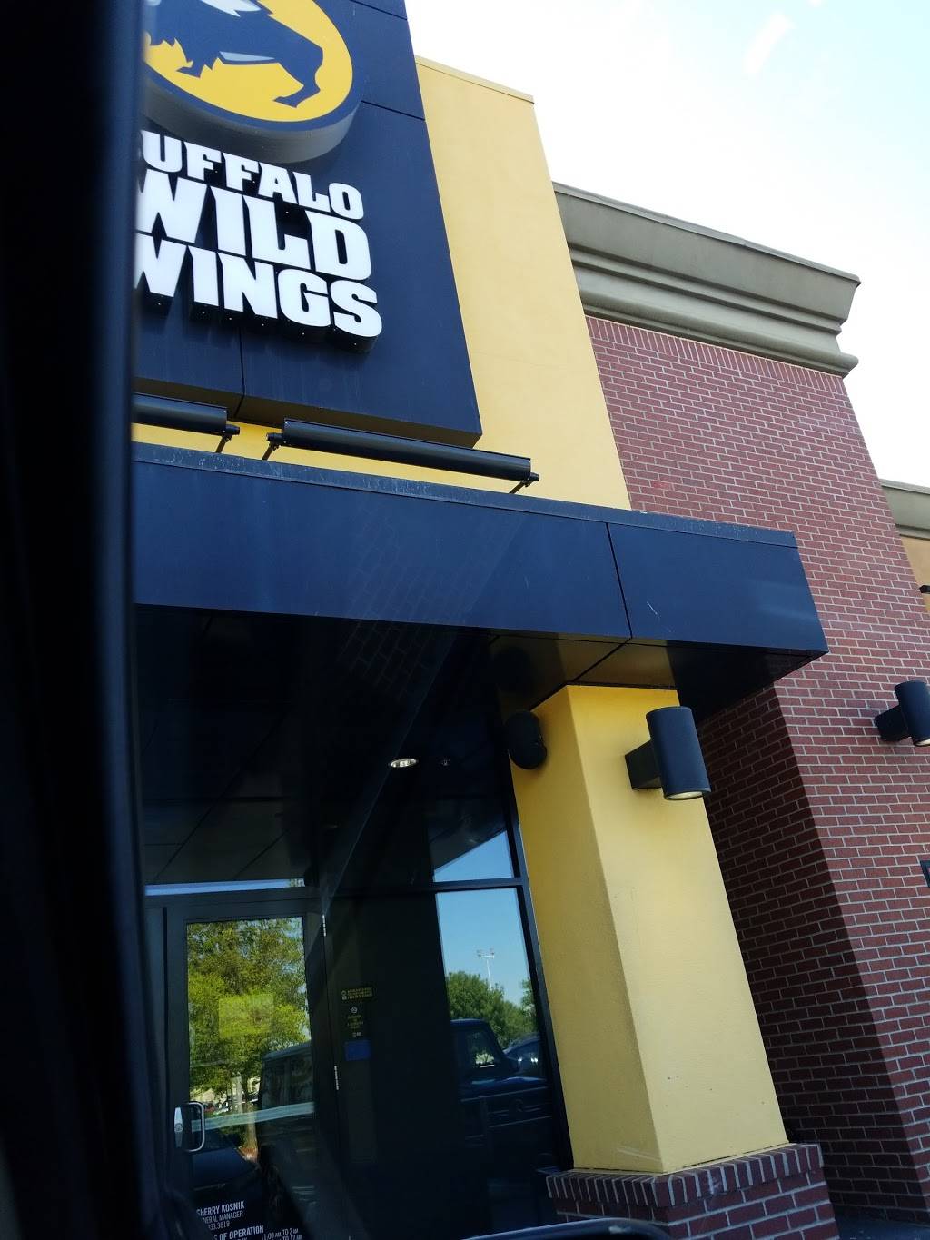 Buffalo Wild Wings | restaurant | 2796 Naglee Rd, Tracy, CA 95304, USA | 2098333819 OR +1 209-833-3819