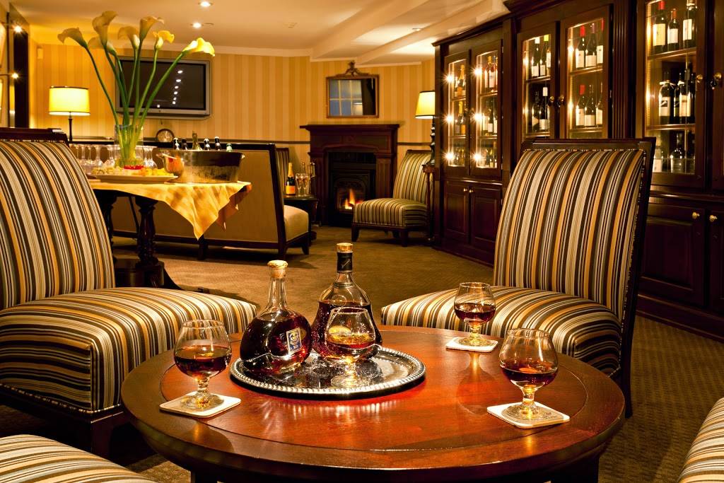 The Pointe Restaurant | restaurant | 82 Bradford St, Provincetown, MA 02657, USA | 5084872365 OR +1 508-487-2365