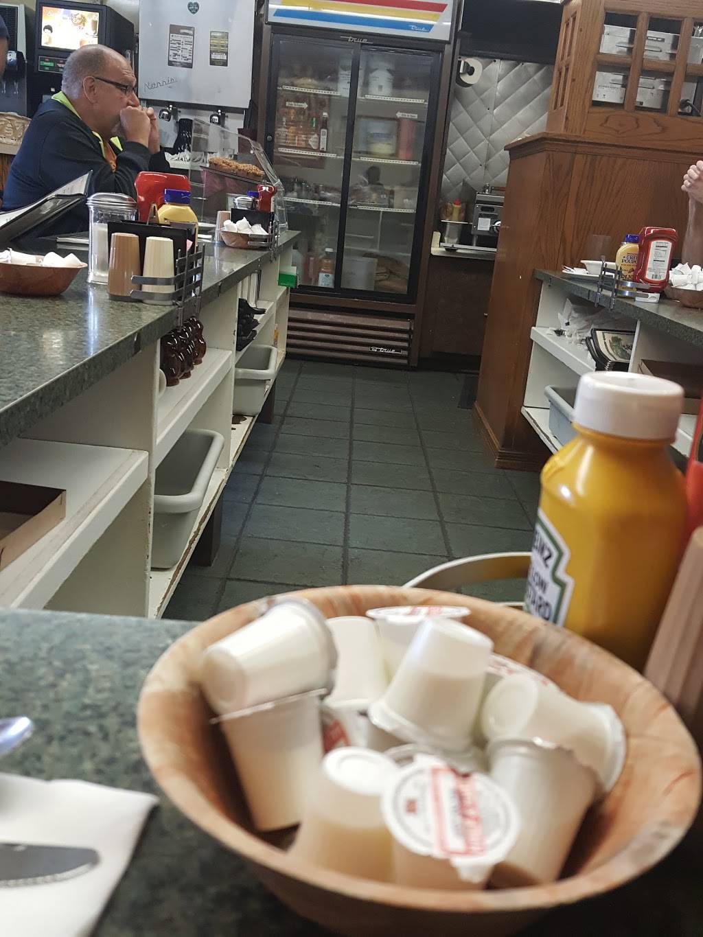 Rivers Edge Restaurant | restaurant | 283 S Riverside Dr, Saukville, WI 53080, USA | 2622849918 OR +1 262-284-9918