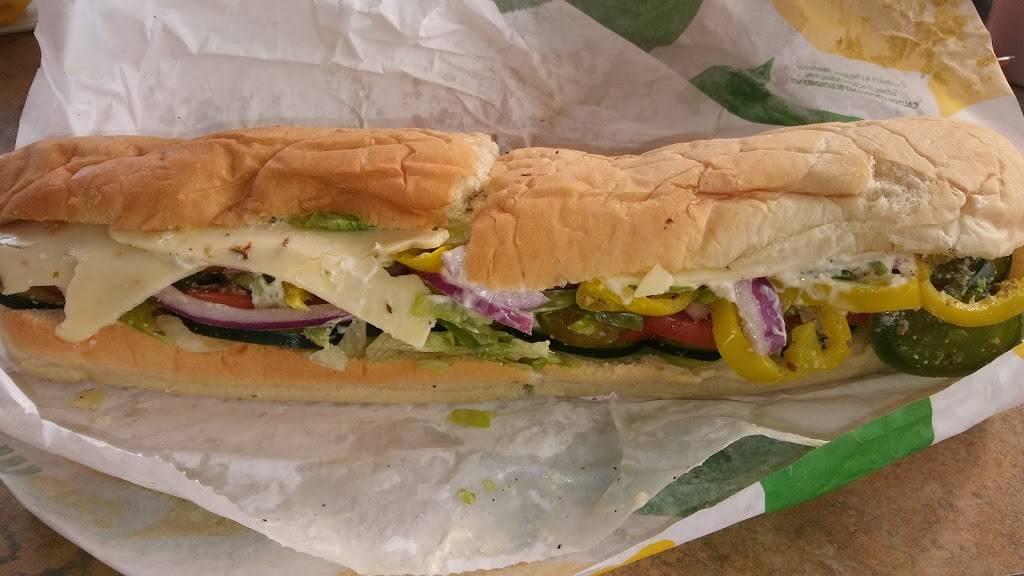 Subway | restaurant | 610 Dolly Parton Pkwy, Sevierville, TN 37862, USA | 8654298741 OR +1 865-429-8741