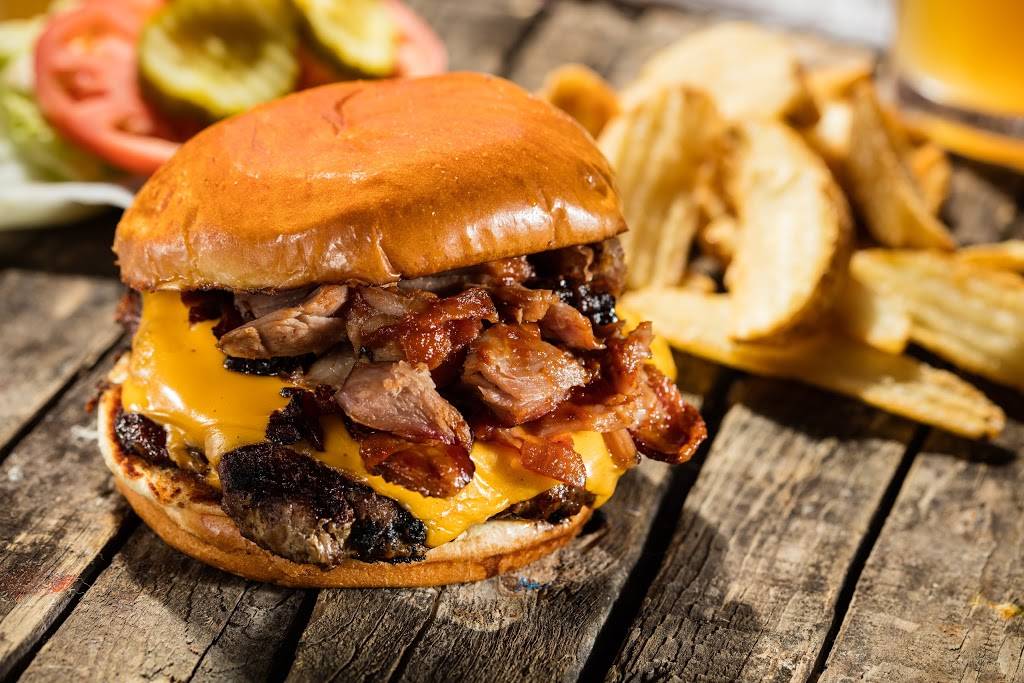 Famous Daves Bar-B-Que | restaurant | 1135 Airway Blvd, El Paso, TX 79925, USA | 9158438400 OR +1 915-843-8400