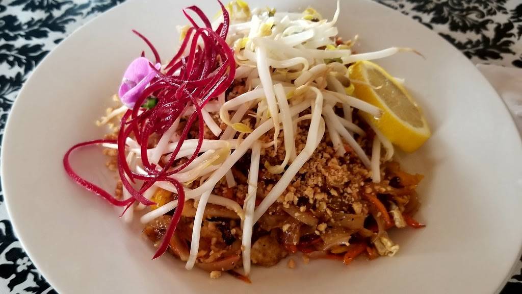 Nukeo Thai | restaurant | 1350 Marine St, Green Bay, WI 54301, USA | 9204550383 OR +1 920-455-0383