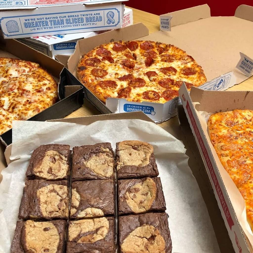 Dominos pizza | restaurant | 33 Railroad Square, Newport, VT 05855, USA | 8026731333 OR +1 802-673-1333