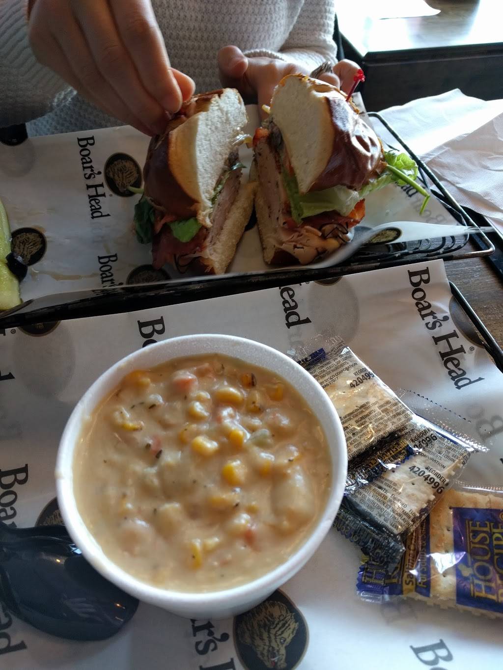 Lucky Bernies Huntley | restaurant | 9810 IL-47, Huntley, IL 60142, USA | 2248587323 OR +1 224-858-7323