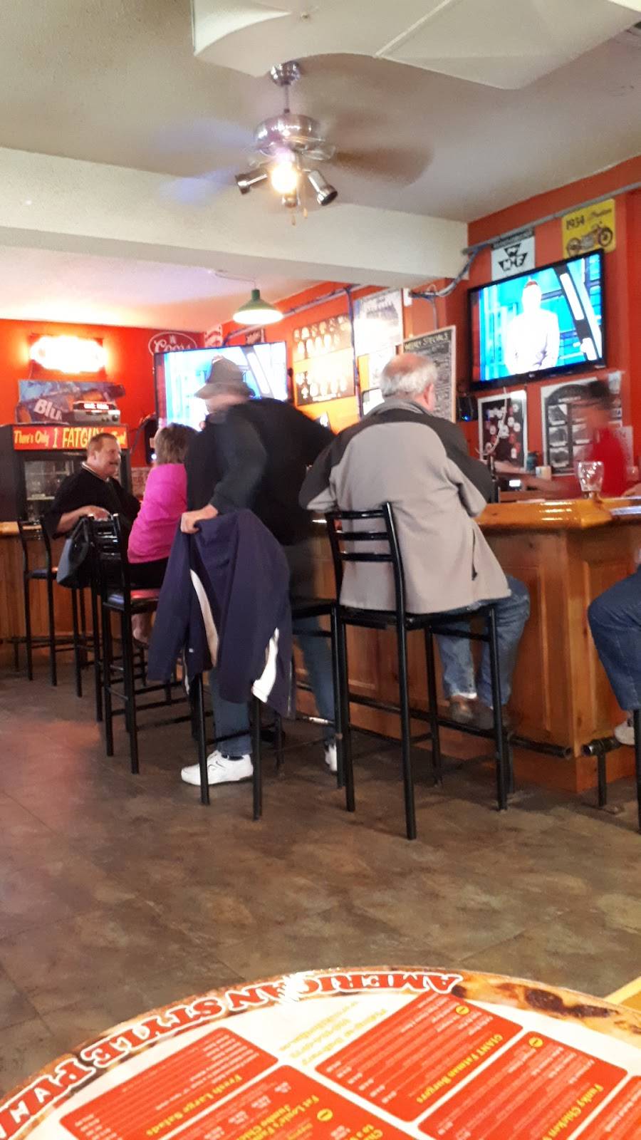 Fat Louies American Style Pizzeria & Bar | restaurant | 384 Linwell Rd, St. Catharines, ON L2M 2P2, Canada | 9059344673 OR +1 905-934-4673