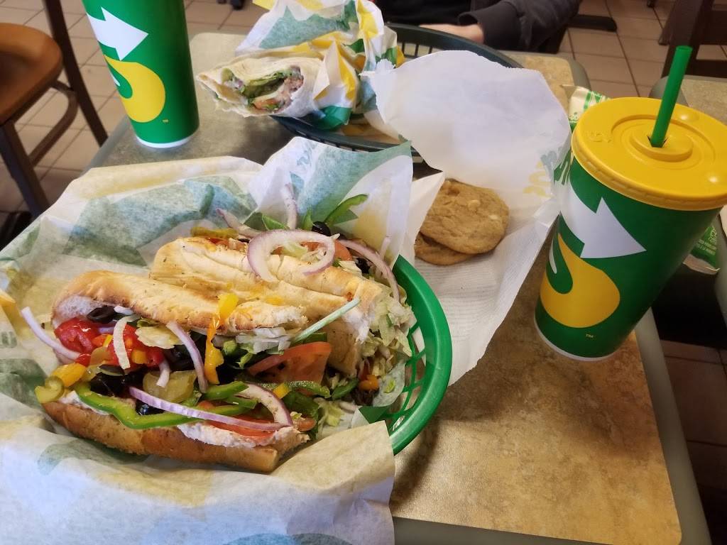 Subway | restaurant | 5875 Boul Henri-Bourassa E, Montréal-Nord, QC H1G 2V1, Canada | 5143259118 OR +1 514-325-9118