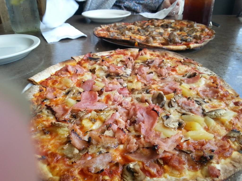 Christianos Pizza | restaurant | 1964 S Koeller St, Oshkosh, WI 54902, USA | 9208917100 OR +1 920-891-7100