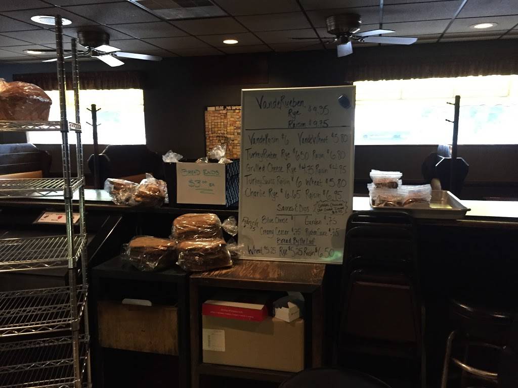 Belgian Village | restaurant | 560 17th Ave, Moline, IL 61265, USA | 3093739522 OR +1 309-373-9522