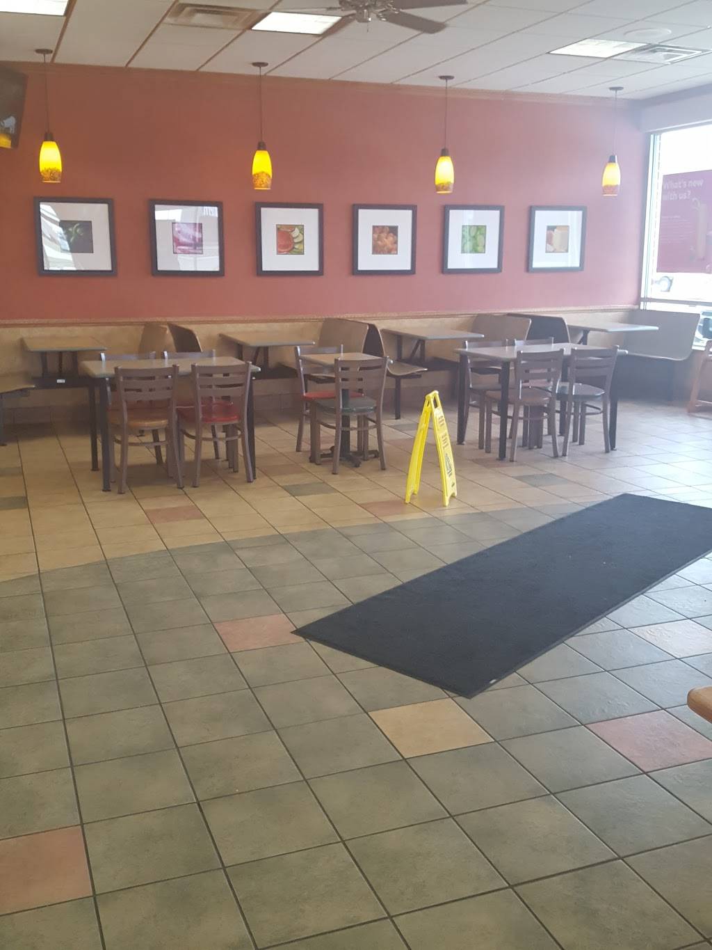 Subway | restaurant | 1325 S Oakwood Ave, Geneseo, IL 61254, USA | 3099444466 OR +1 309-944-4466