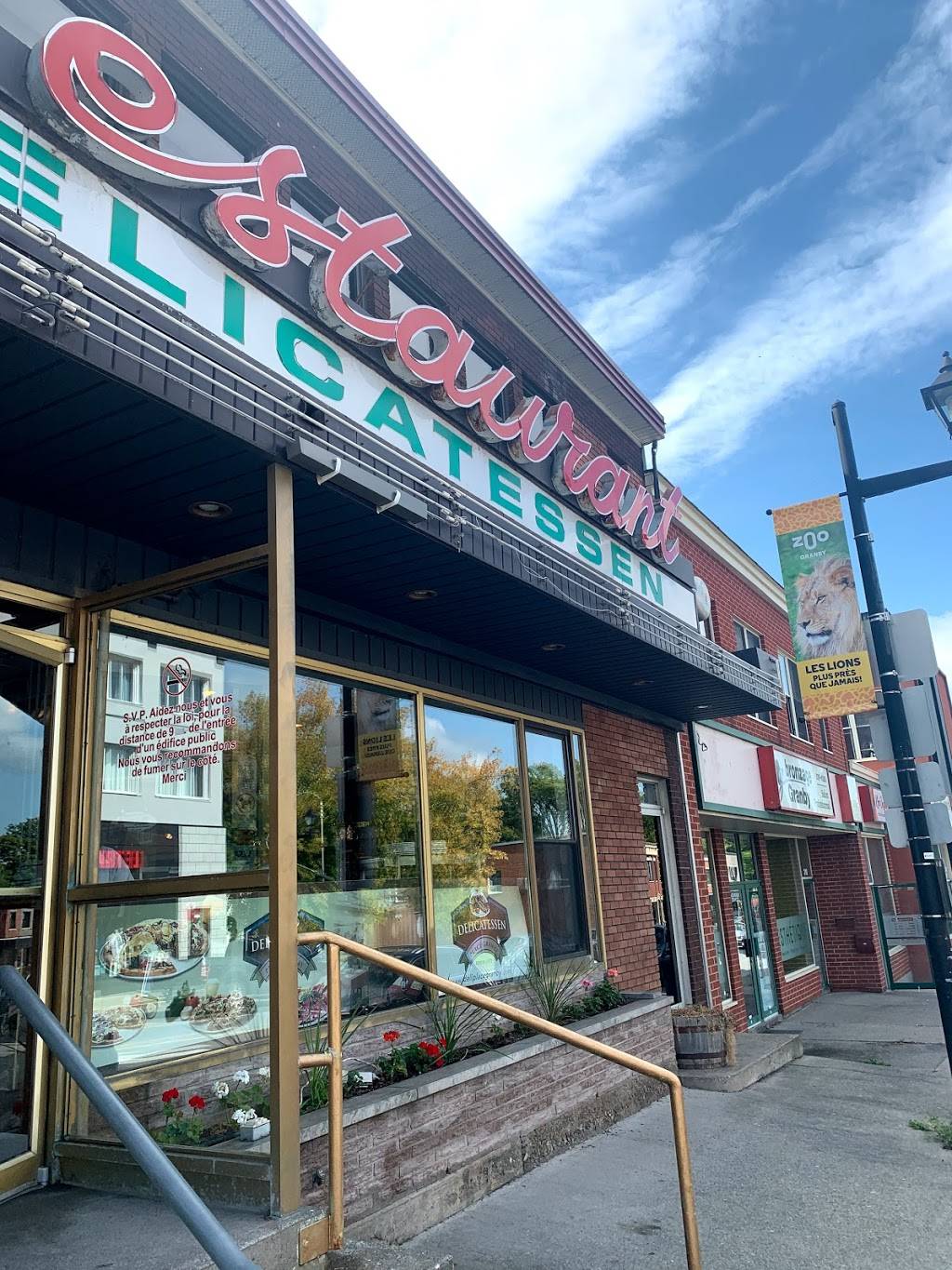 Delicatessen Place Granby | restaurant | 302 Rue Principale, Granby, QC J2G 2W4, Canada | 4503783768 OR +1 450-378-3768