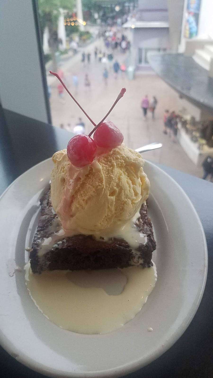 Splitsville Dining Room | restaurant | 1494 E Buena Vista Dr, Lake Buena Vista, FL 32830, USA | 4079387467 OR +1 407-938-7467