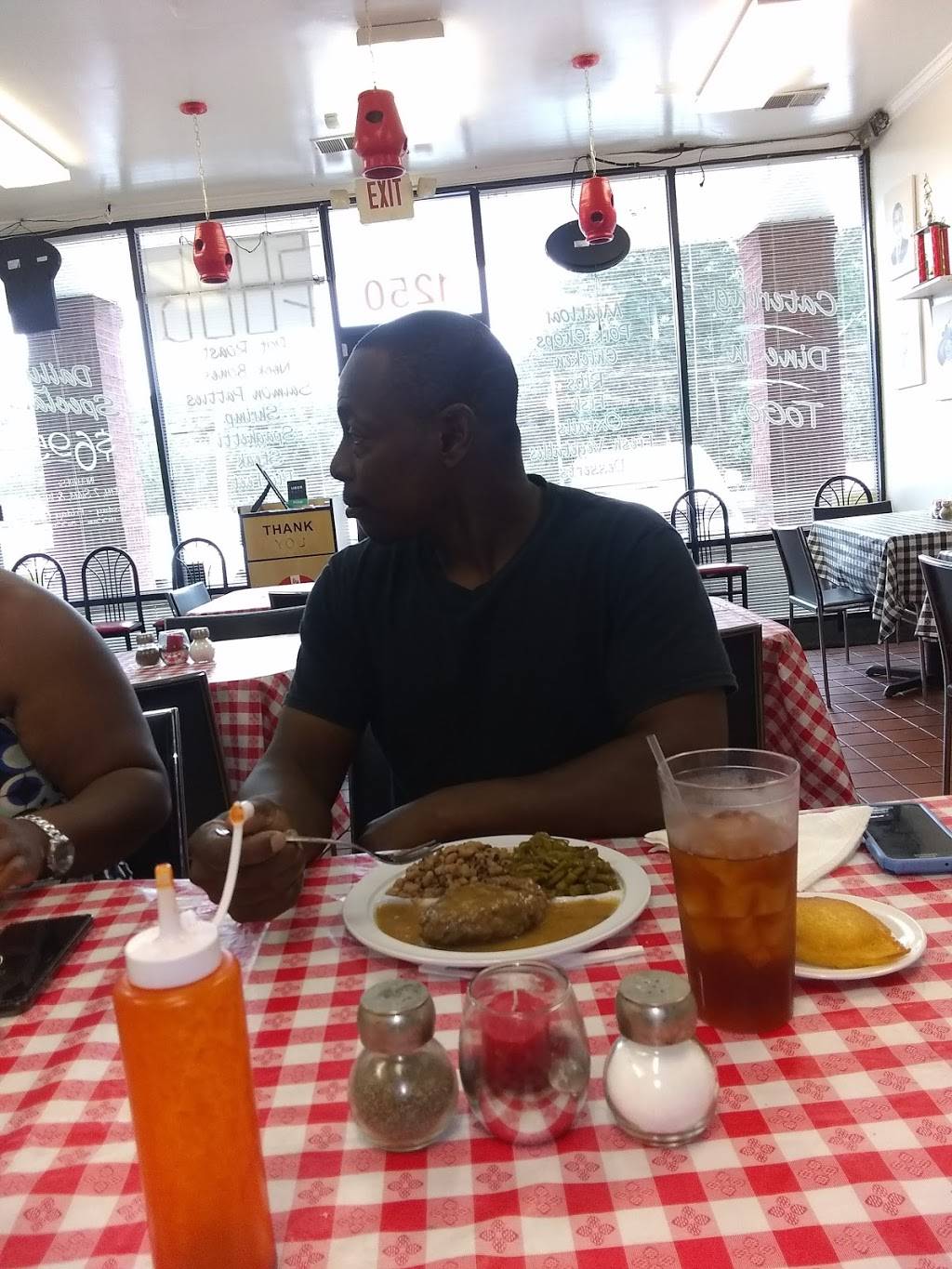 Ms Movales Eatery Soul Food | restaurant | 1250 GA-138, Riverdale, GA 30296, USA | 7704713447 OR +1 770-471-3447