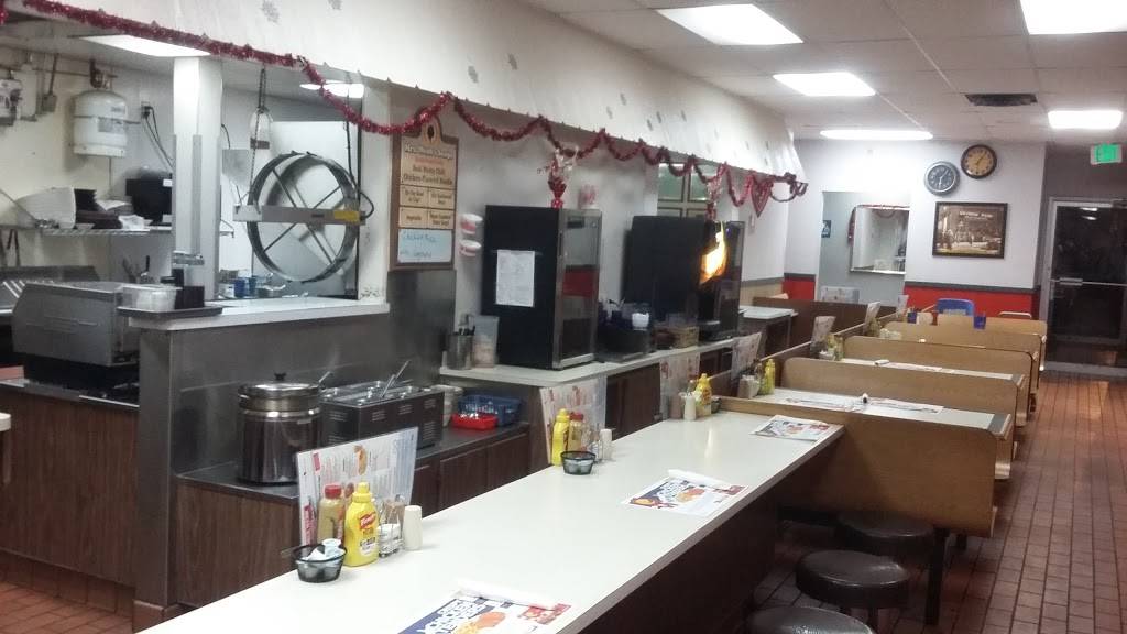 George Webb Restaurant | restaurant | w63n151 Washington Ave, Cedarburg, WI 53012, USA | 2623753626 OR +1 262-375-3626