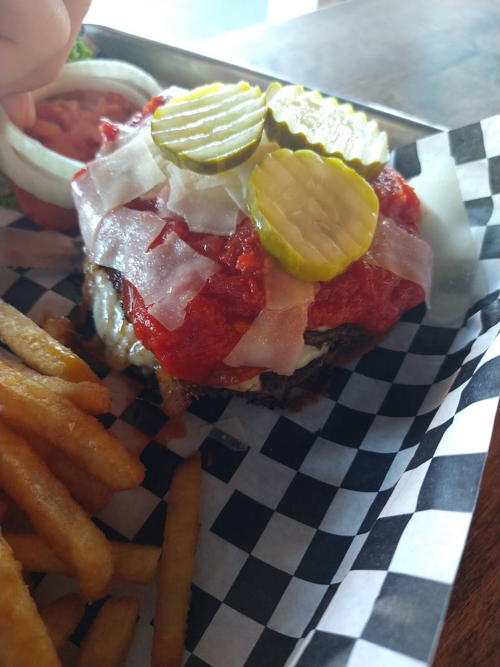 Lake Burger | restaurant | 29475 Mill Creek Marina Rd, Gravois Mills, MO 65037, USA | 5732074422 OR +1 573-207-4422