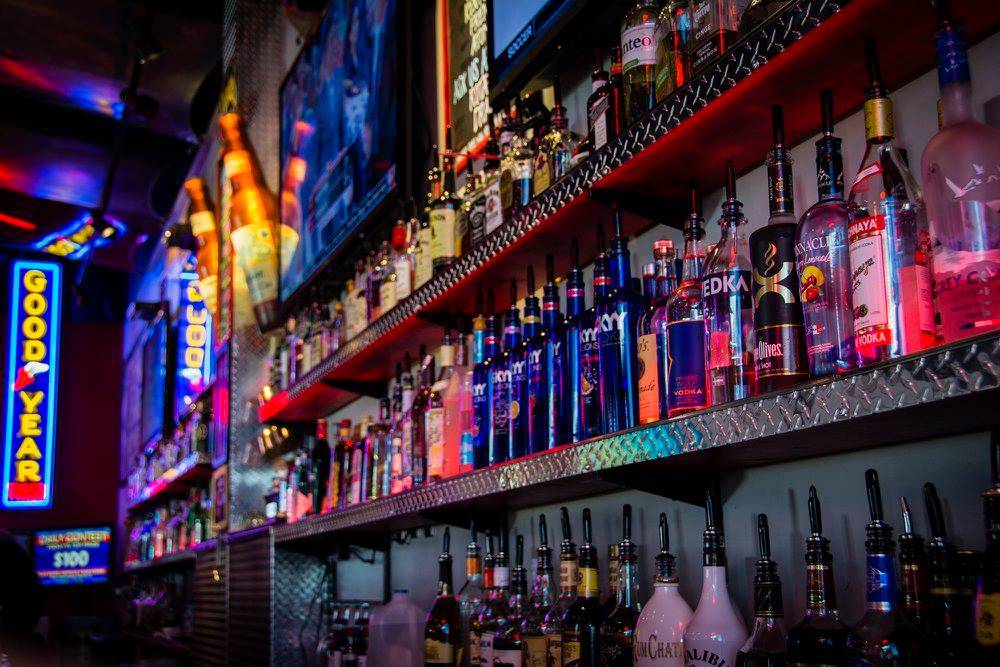 Smittys Garage Burger and Beer | restaurant | 8811 State Line Rd, Kansas City, MO 64114, USA | 8167311455 OR +1 816-731-1455